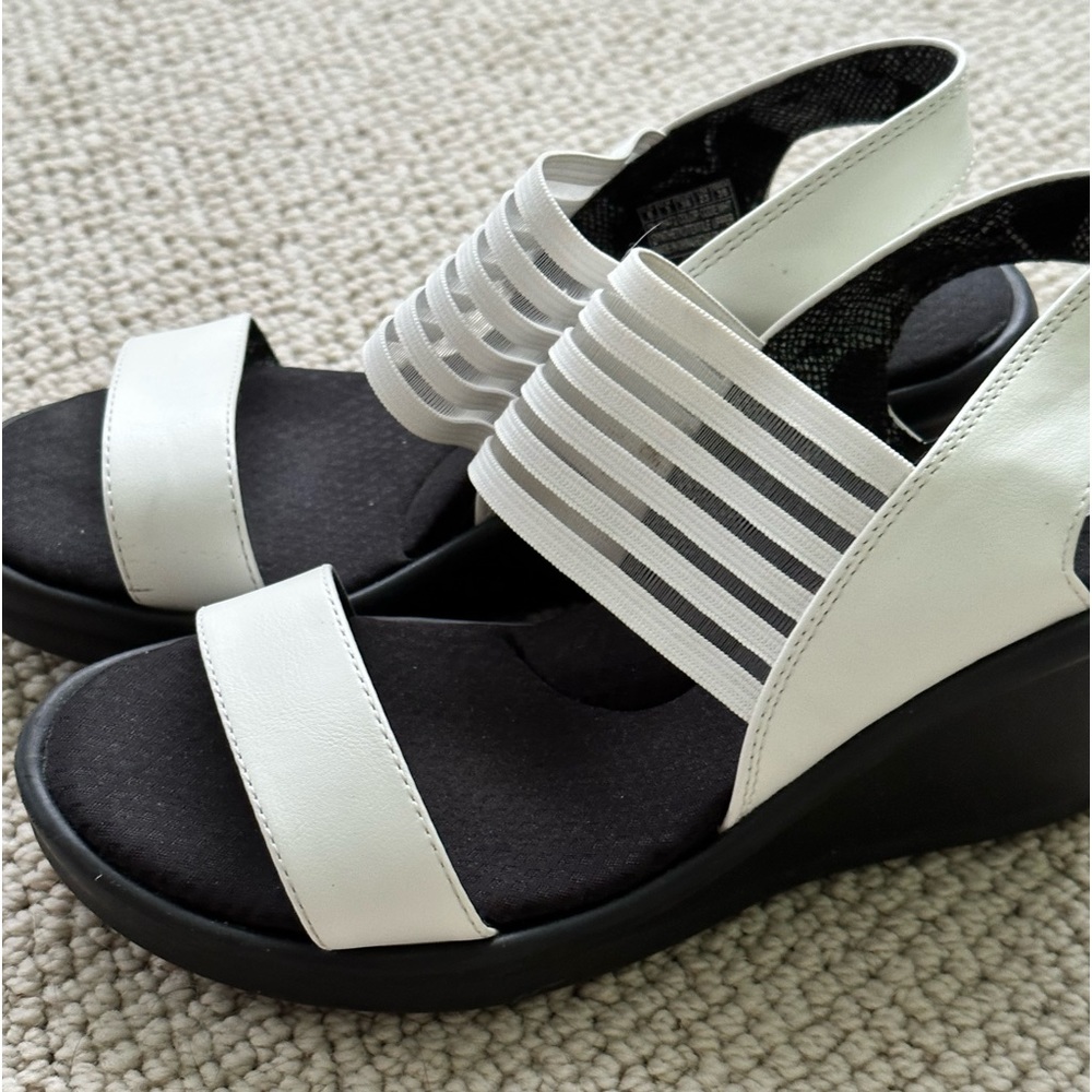 Comfortable wedge sander